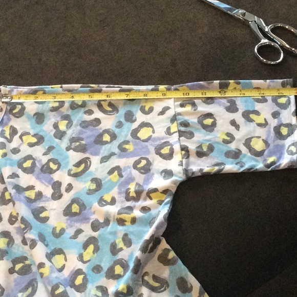 🫐  Colorful animal print short sleeve top - Picture 11 of 14